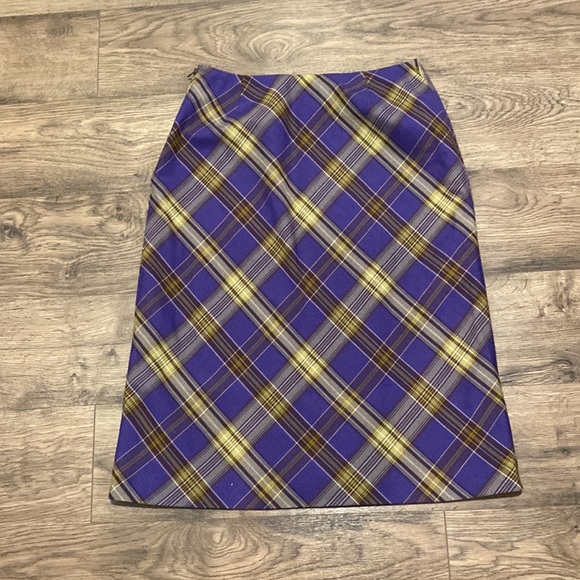 EUC plaid skirt - Picture 11 of 11